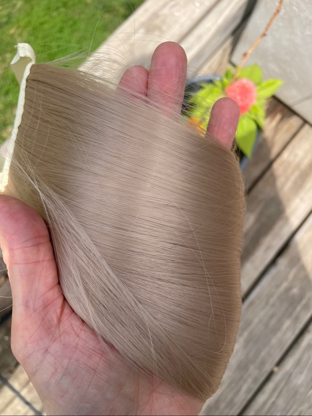 champagne blonde ponytail 22 medium beige one color hair tie easy wear NWT